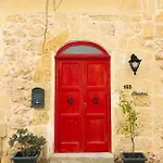 The Cloisters Bed and breakfast 4*