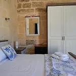 The Cloisters Bed and Breakfast 4*
