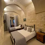 The Cloisters Bed and breakfast 4*