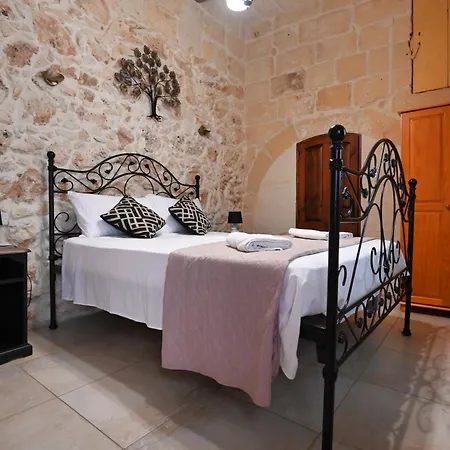 فندق مبيت وإفطار The Cloisters Xagħra