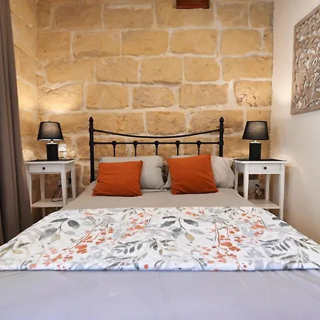 The Cloisters فندق مبيت وإفطار Xagħra