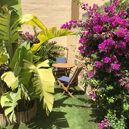 The Cloisters B&B *