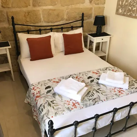 The Cloisters B&B *