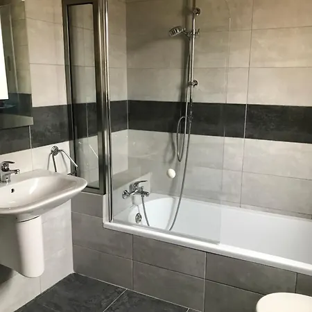 The Cloisters 4* Шаара