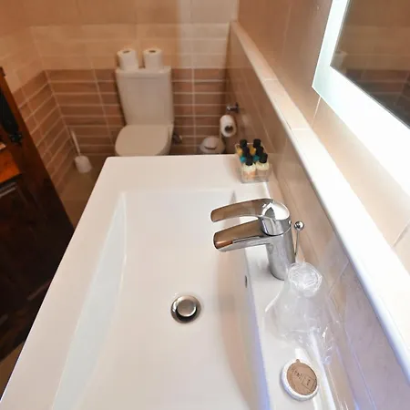 The Cloisters 4* Xagħra