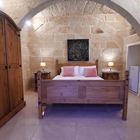 The Cloisters Bed & Breakfast *
