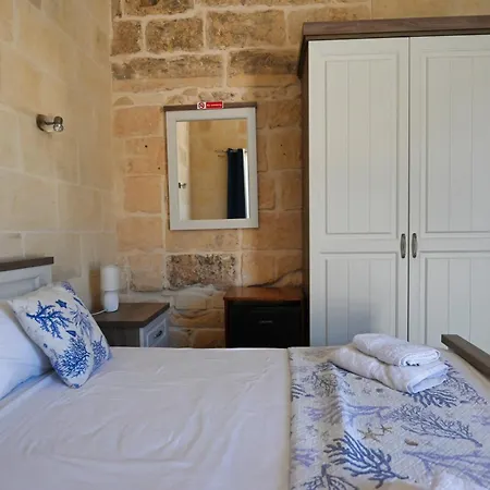 The Cloisters B&B *
