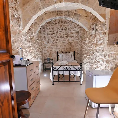 The Cloisters Bed & Breakfast