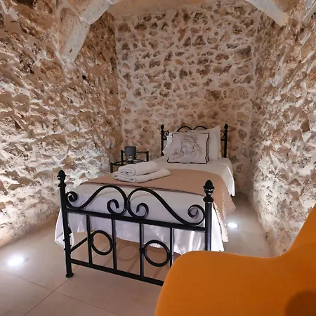 Bed & Breakfast The Cloisters 4*
