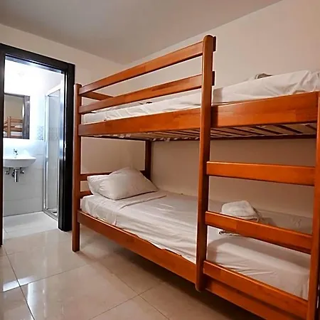 The Cloisters 4* Шаара