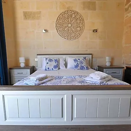 Bed & Breakfast The Cloisters 4*