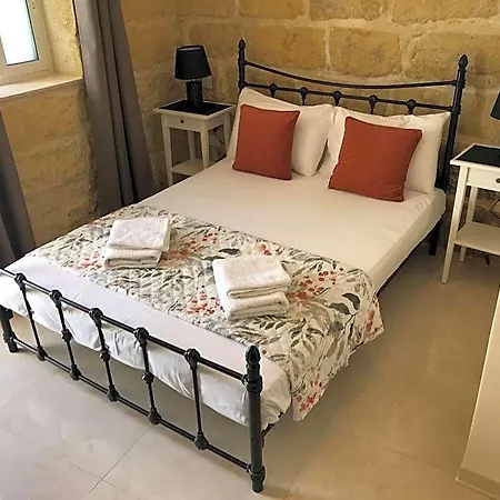 The Cloisters Bed & Breakfast 4*