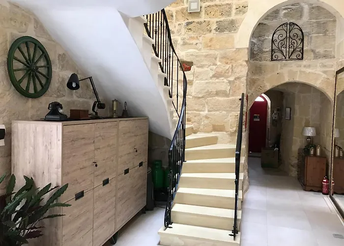 The Cloisters 4* Xagħra
