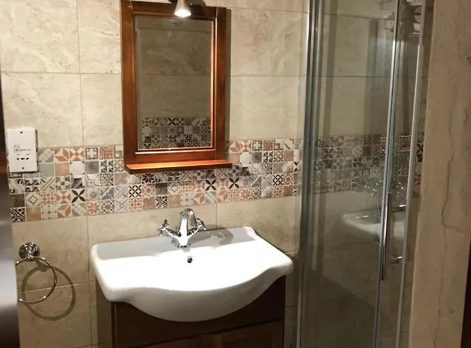 The Cloisters Bed & Breakfast 4*