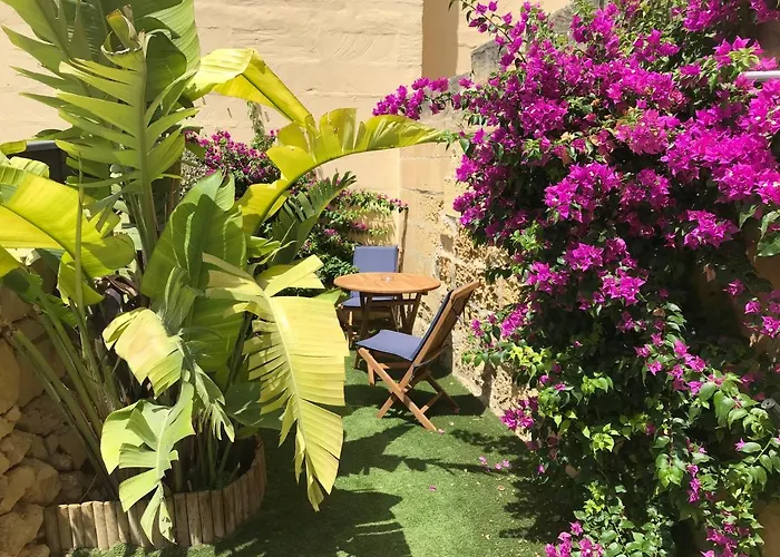 The Cloisters Bed & Breakfast 4*