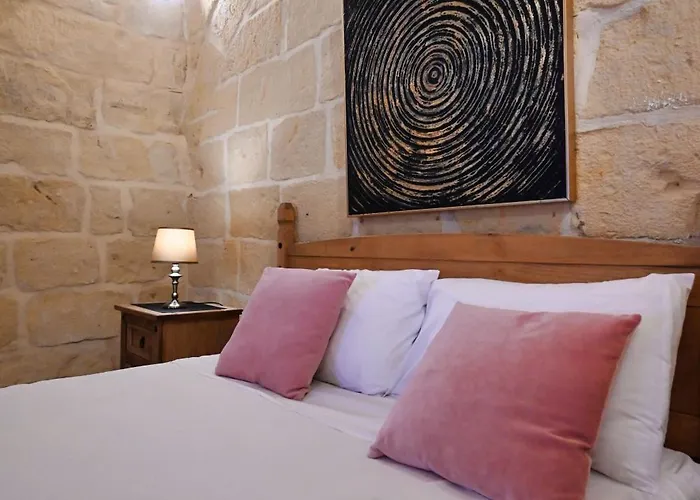 The Cloisters 4* Xagħra