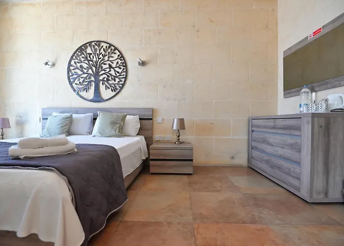 The Cloisters Bed & Breakfast 4*