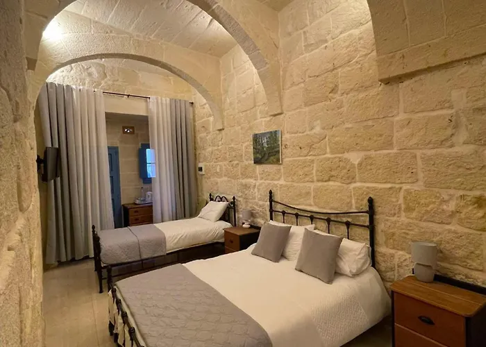 The Cloisters Bed & Breakfast 4*