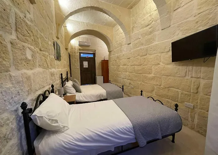 The Cloisters 4* Xagħra